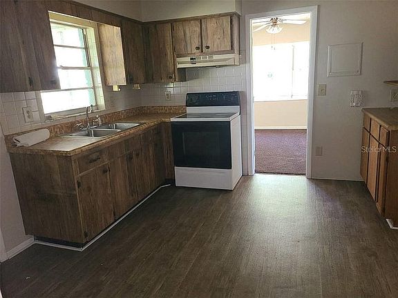3rd image of 39246 Lizabeth Cir