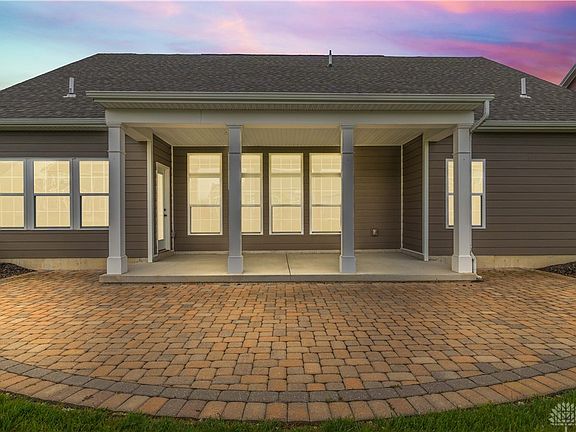 3rd image of 2221 Larkspur Dr