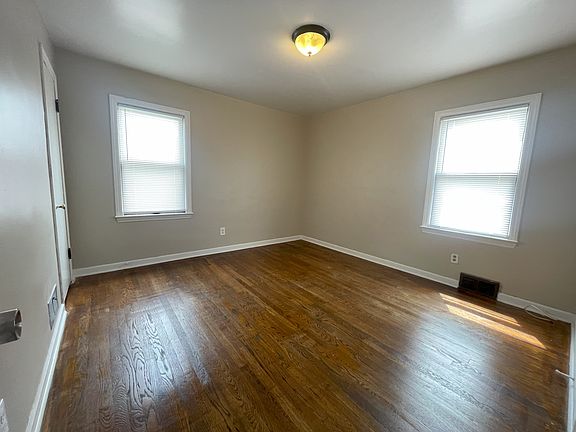 2nd image of 537 Woodbury Ave