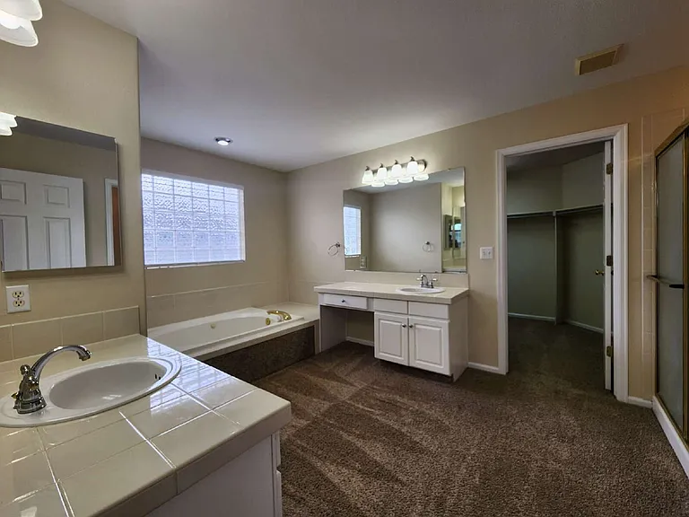22359 E Lake Ln — Photo 22