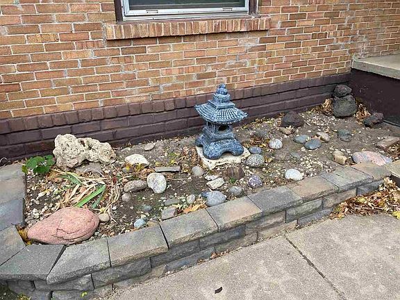 4th image of 1637 N Waco Ave