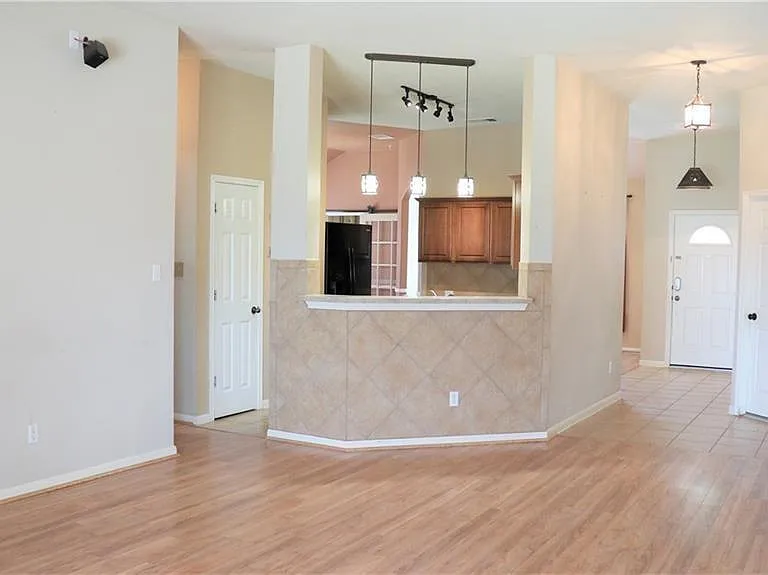 220 Gainer Dr — Photo 3