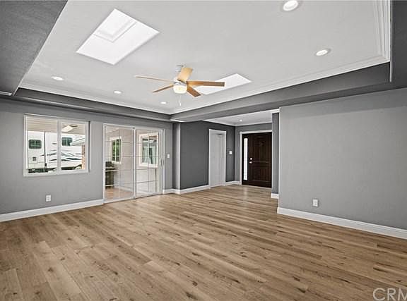 3rd image of 10721 Lampson Ave