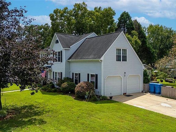 3rd image of 841 Woodstream Way