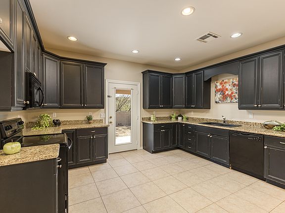 4th image of 10325 E La Palma Ave