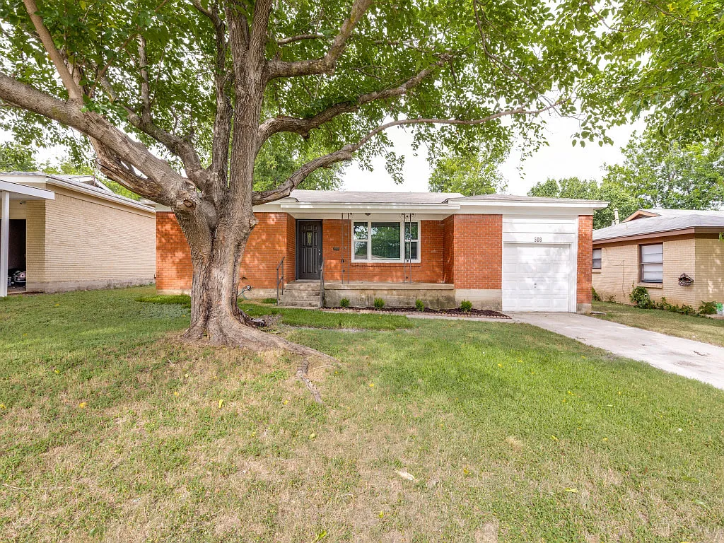 3 bed, 1286 sqft, $1,650 — Photo 1