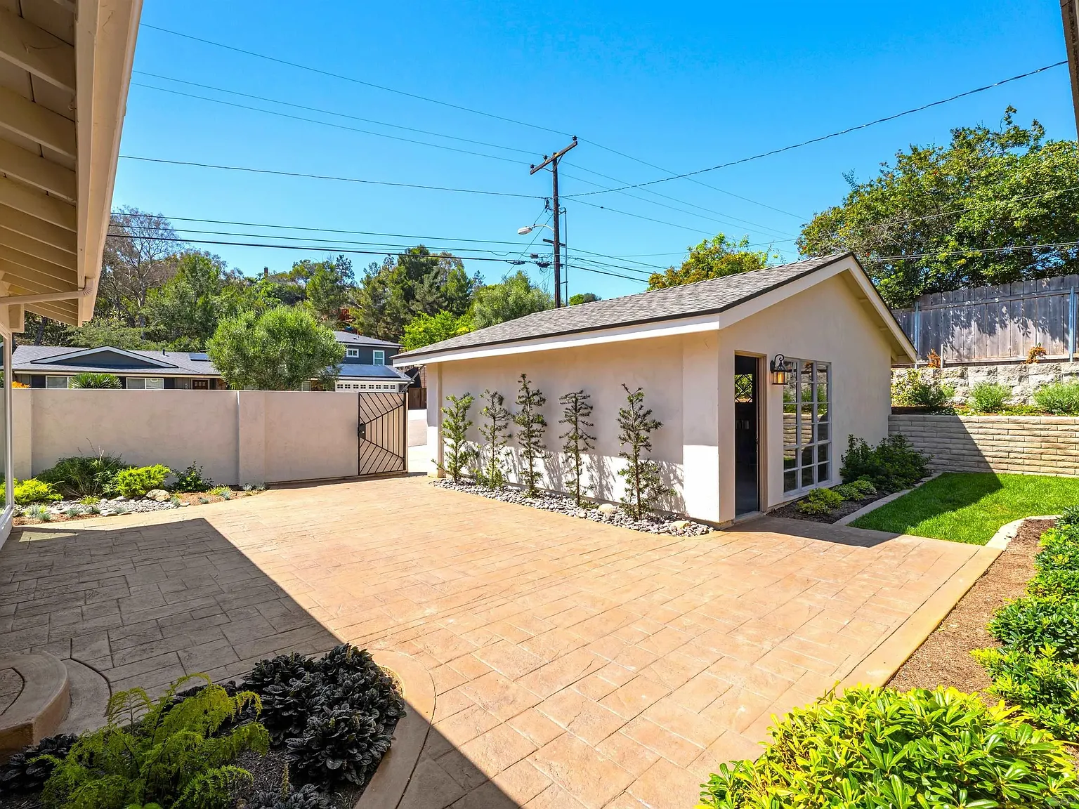 4 bed, 3.0 bath, 2200 sqft, $7,500 — Photo 3