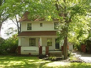 1469 Parkhill Rd photo 1