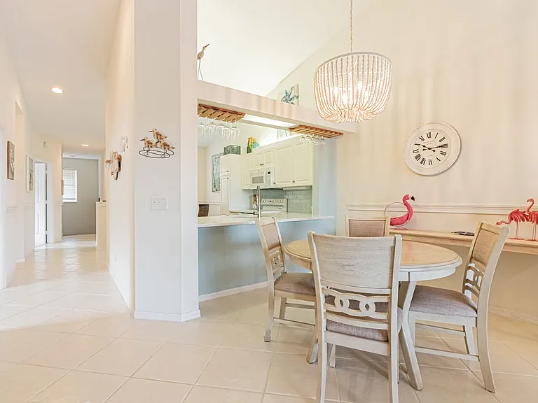 260 Robin Hood Cir #202 — Photo 5