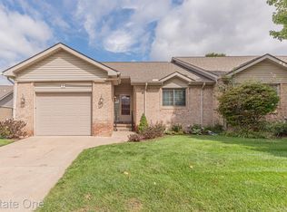 22215 Quail Run Cir UNIT 1, South Lyon, MI 48178