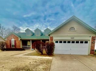3825 Secretariat Dr, Florissant, MO 63034