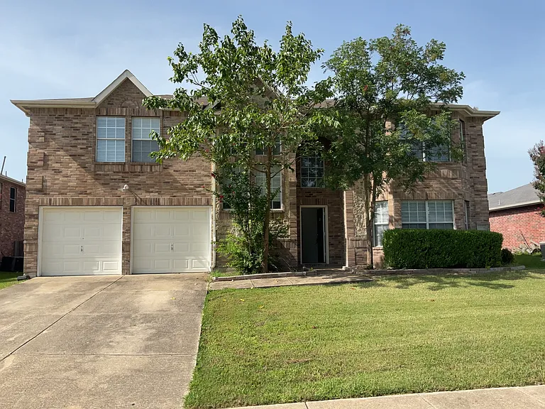 1004 Ashland Ct — Photo 1