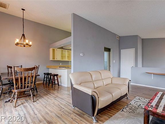 5th image of 1303 Capri Dr APT D