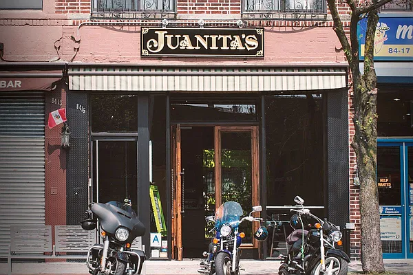 Sold by Cooper & Cooper Real Estate | media 18