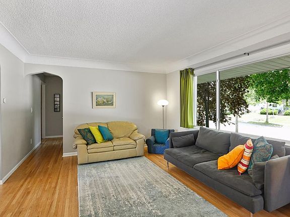 5th image of 3542 Polk St NE
