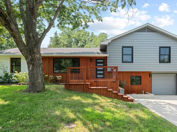 2002 Woodlea Dr, Columbia, MO 65201