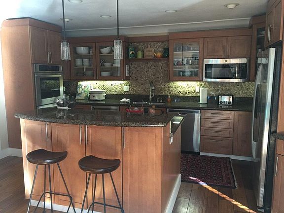 Eat in kitchen with granite, stainless, new fixtures, double sink