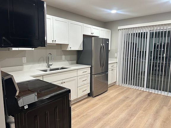 3rd image of 19550 Wolf Rd #4