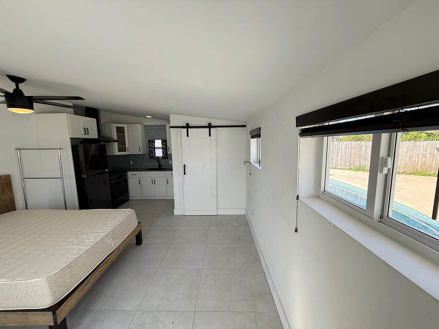 1 bed, 1.0 bath, 260 sqft, $1,300 — Photo 4