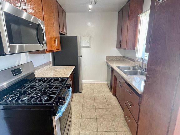 4th image of 956 N Wilcox Ave #8