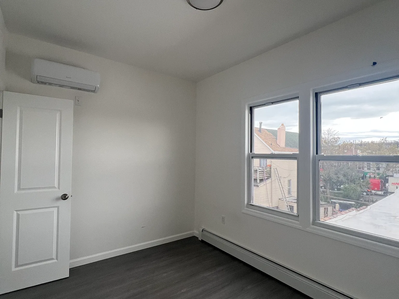 3 bed, 1.5 bath, 1100 sqft, $3,300 — Photo 4
