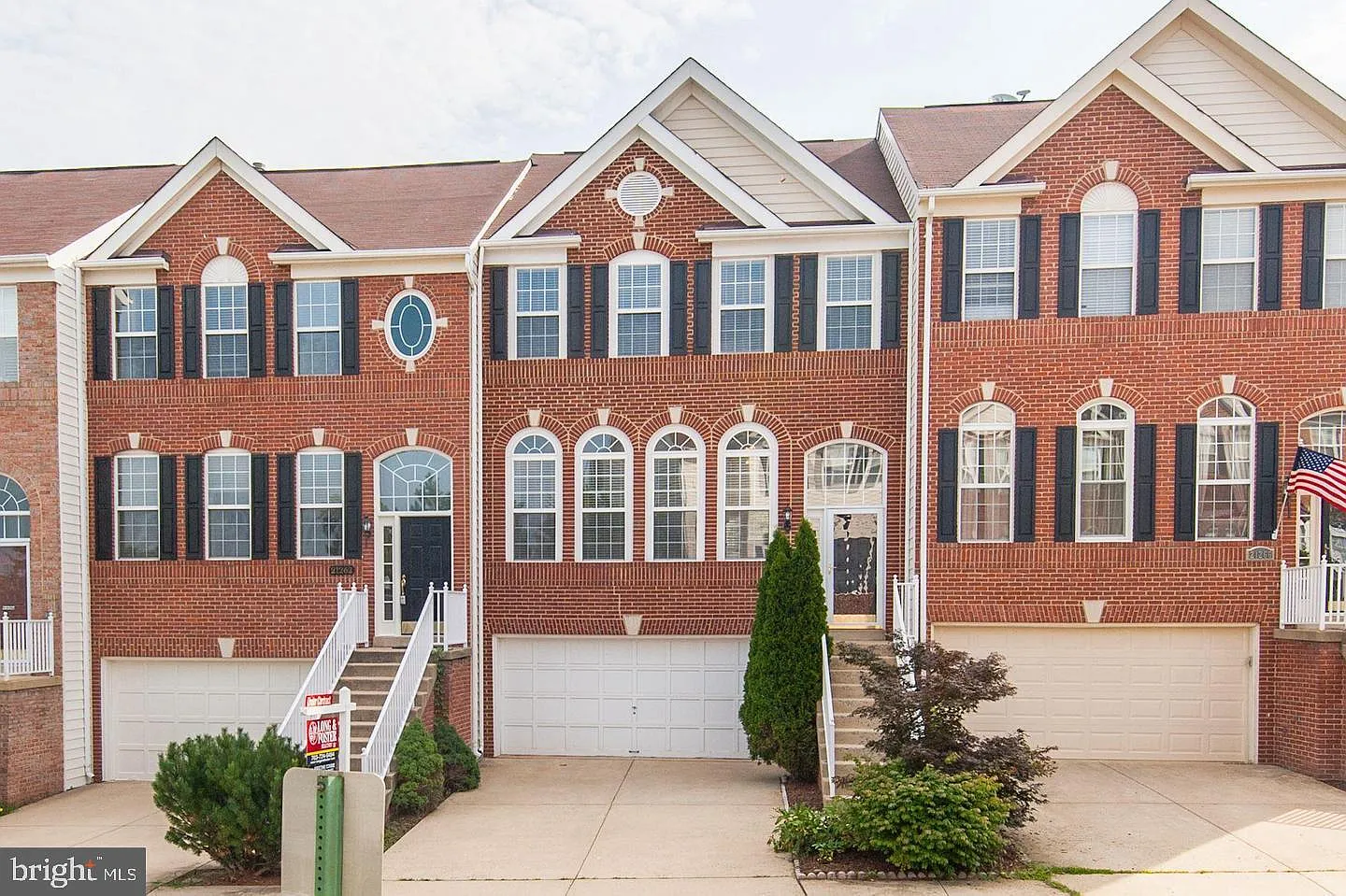 3 bed, 3.5 bath, 2508 sqft, $3,650 — Photo 1