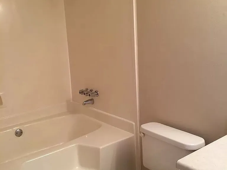 28535 Canterbury Rd — Photo 10