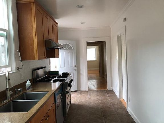 2nd image of 651 Lakeview Ave