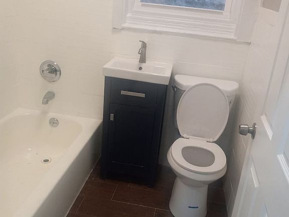 4th image of 188 Bergen Ave