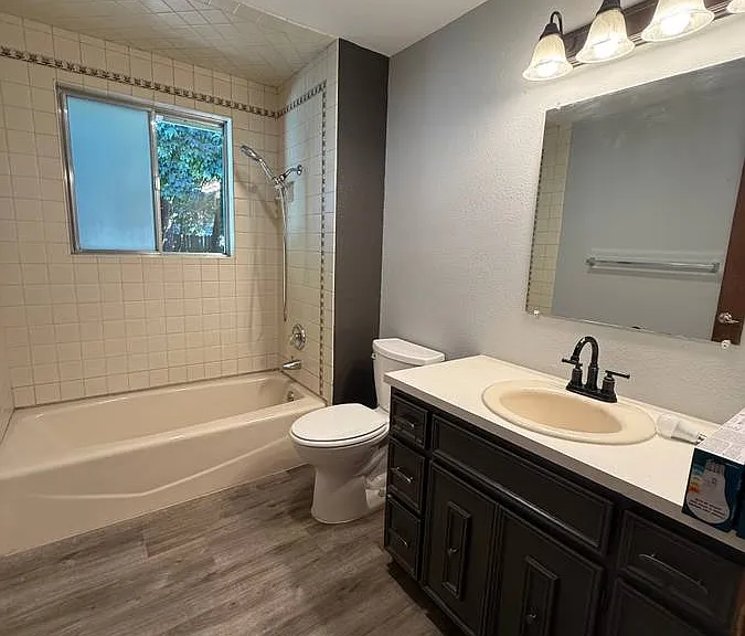 2095 Primrose St — Photo 13