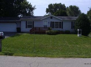 W5123 Strawberry Hill Rd, Elkhorn, WI 53121