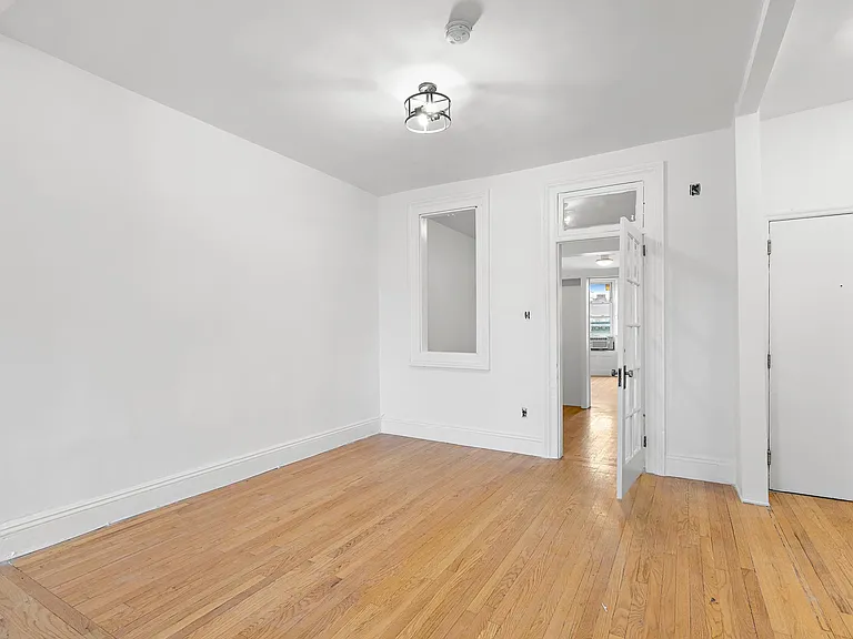 1032 Washington St #5 — Photo 8