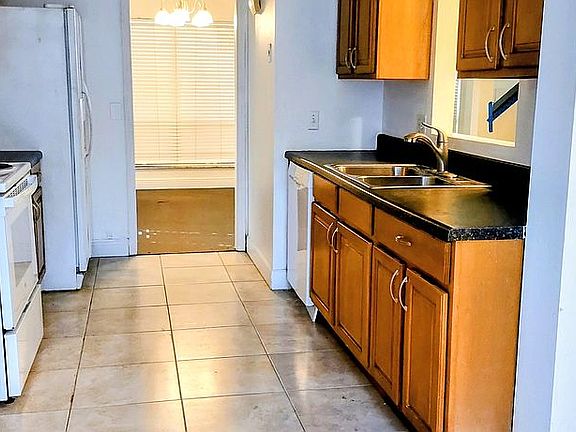 4th image of 4410 Dunwoody Pl
