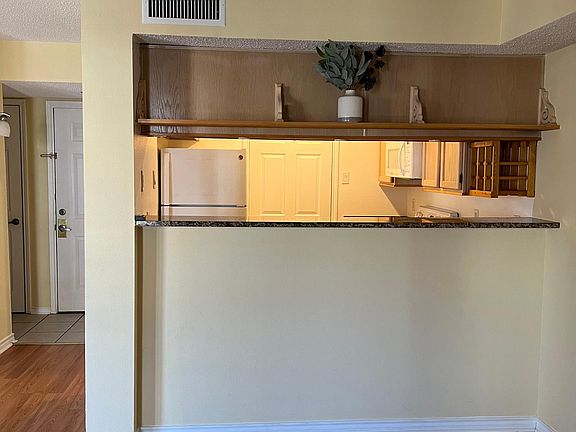 4th image of 1524 Lincoln Way APT 227
