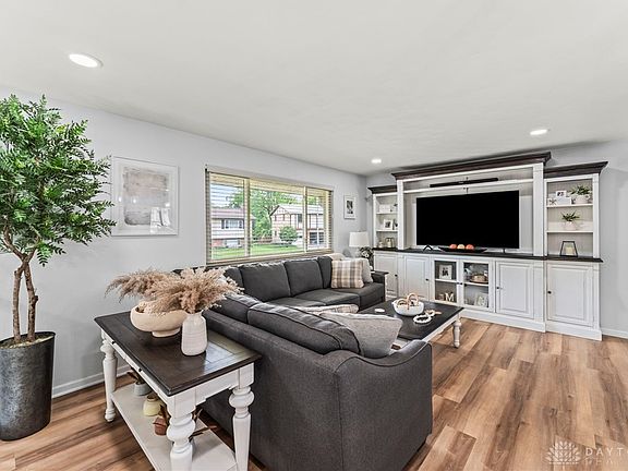 2nd image of 705 Nottingham Pl