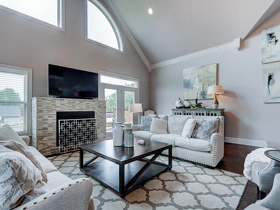 3rd image of 1151 Andalusian Way