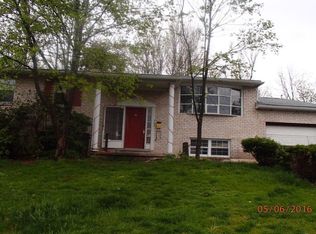 903 Fairview St, Peckville, PA 18452