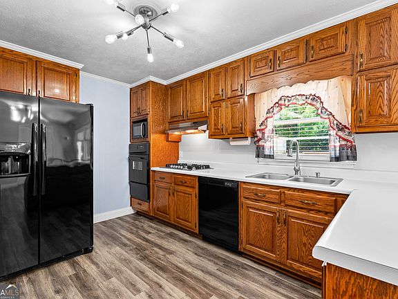 3rd image of 1732 E Mercer Dr