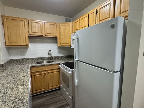 3rd image of 18 Westgate Dr