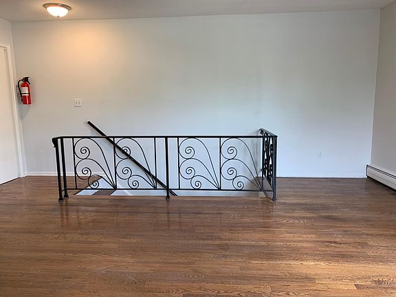 5th image of 1702 Emory St