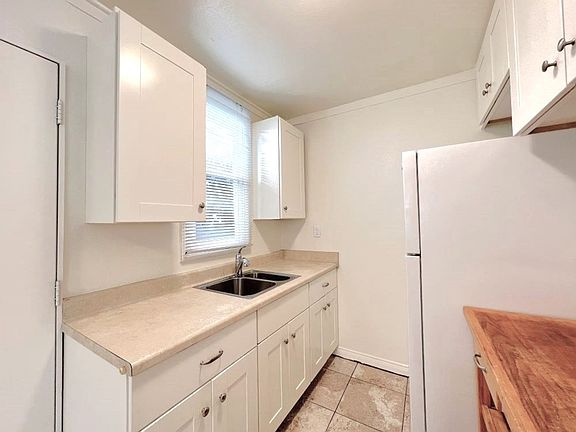 5th image of 5046 Muir Ave