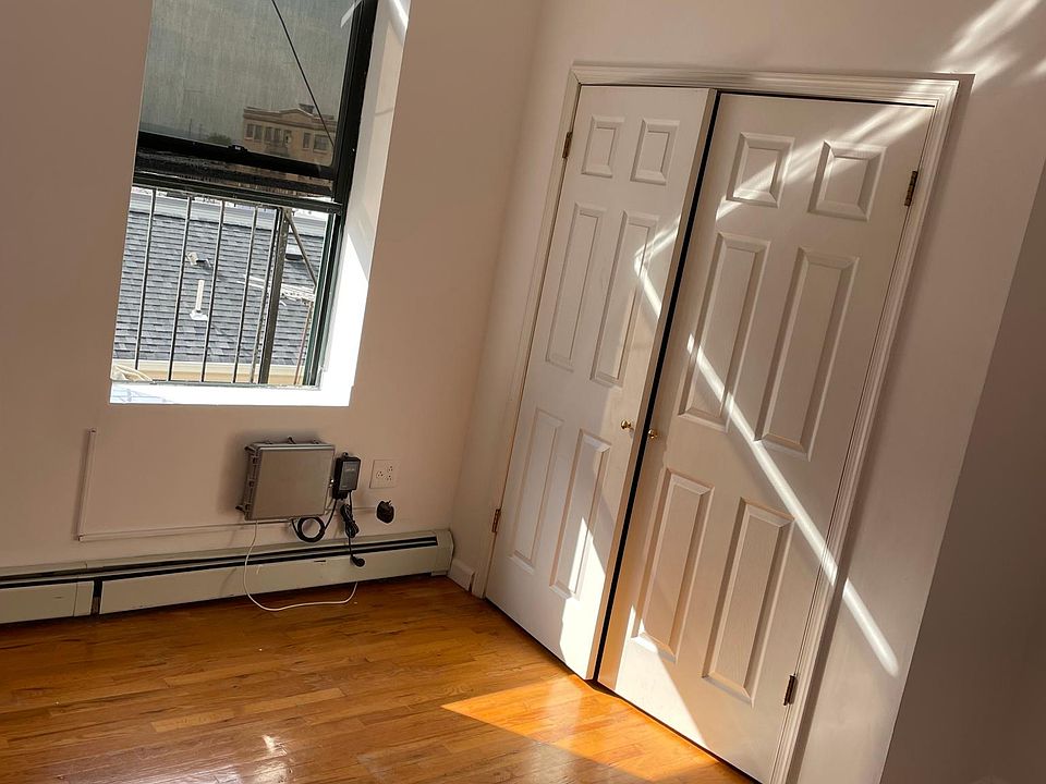 2nd image of 282 Griffith St APT 4F