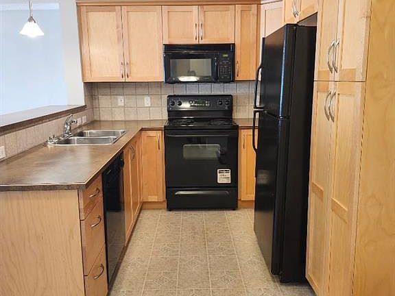 4th image of 390 SW Marina Dr #201