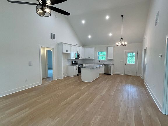 5th image of 1395 Edwards Rd