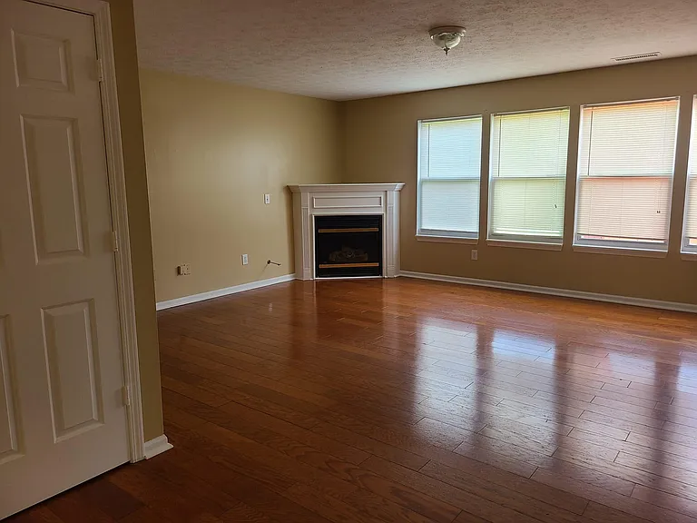 6814 Flick Dr — Photo 5
