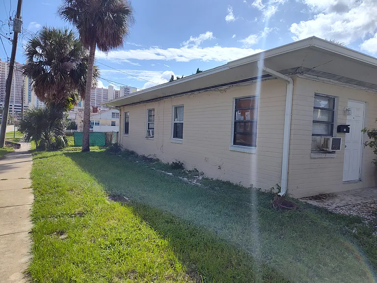318 N Oleander Ave — Photo 30