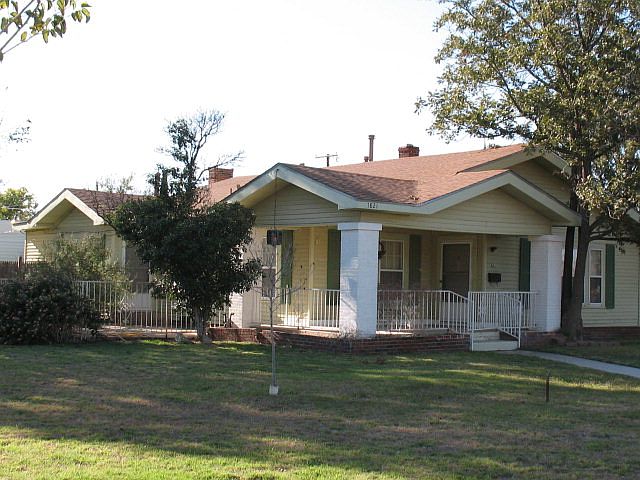 1st image of 1821 N Lincoln Ave