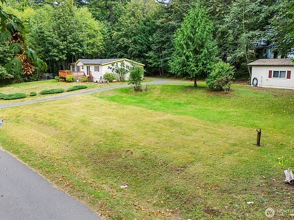 2nd image of 11 SE Fuchsia Avenue