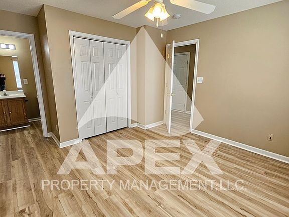 4th image of 4704 Royal Prince Way