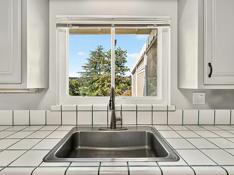 10420 Greenview Dr — Photo 37